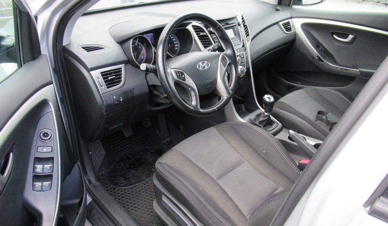 Hyundai i30, 1.4 cc, 2014, Gris Plata lleno