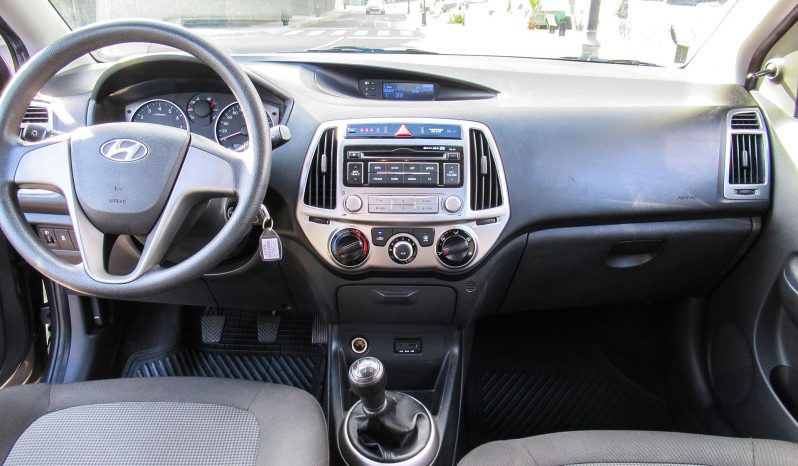 Hyundai i20, 1.2 cc, 2014, Gris Oscuro lleno